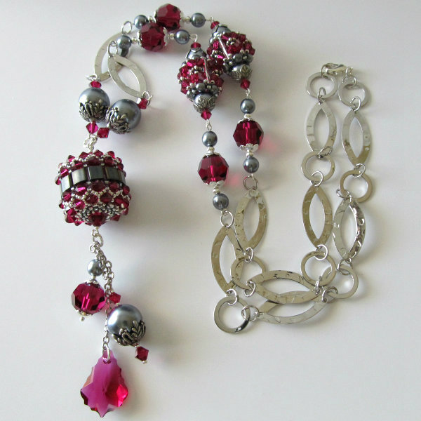 Swarovski_Beaded_bead_necklace_and_earrings_ruby_and_charcoal_gray_Pearls
