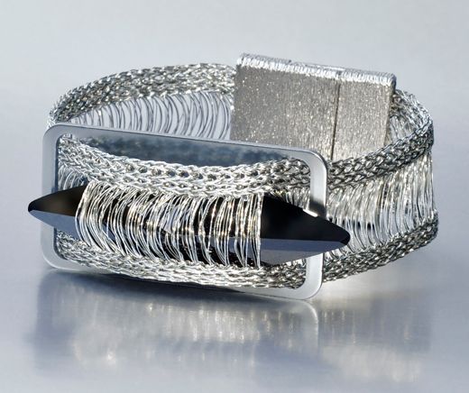 Bracelet using WireLuxe
