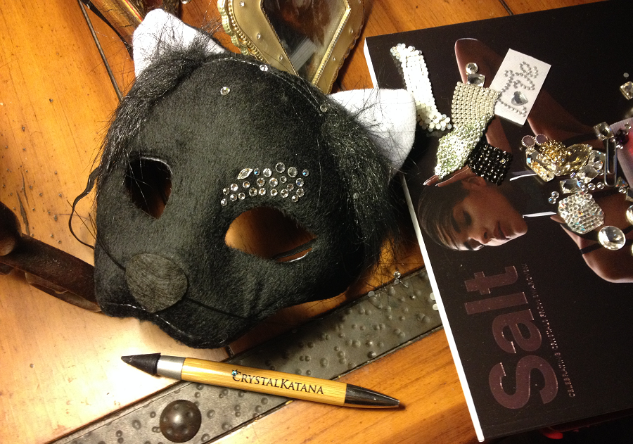 free-diy-diresctions-on-adding-swarovski-crystals-to-halloween-mask