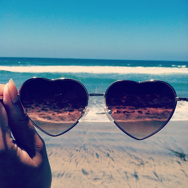 heart_Shapped_Glasses_beach