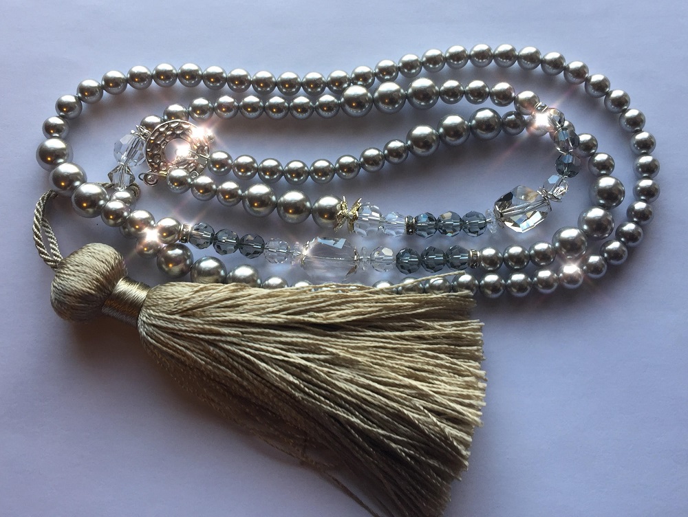 Learn how to make a DIY tassel necklace